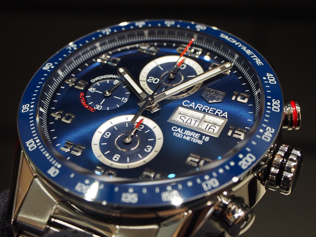 Their blue dials and bezels all have the bright shine, appealing to modern males.