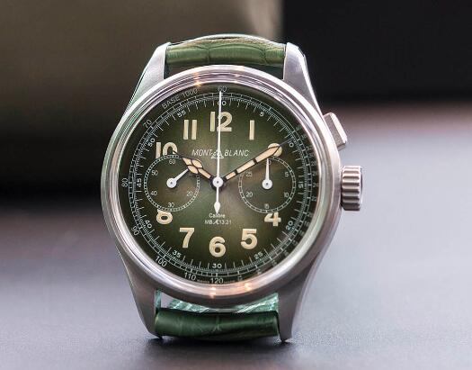 The green timepieces are carried with deep retro feelings.