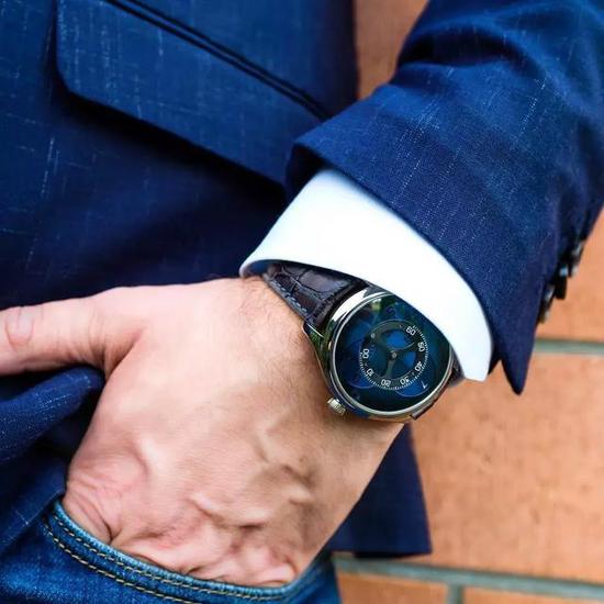 The blue gradient dial matches the blue suits perfectly.