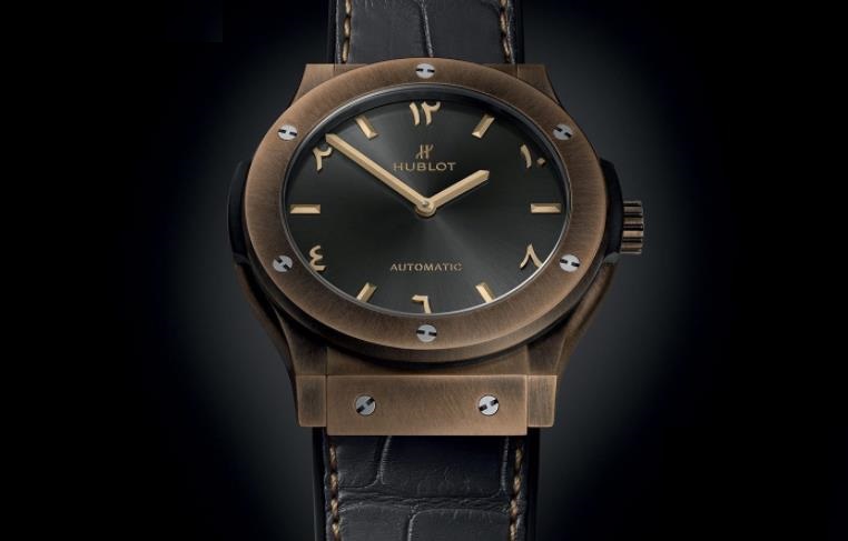 The bronze replica watches have brown leather straps.