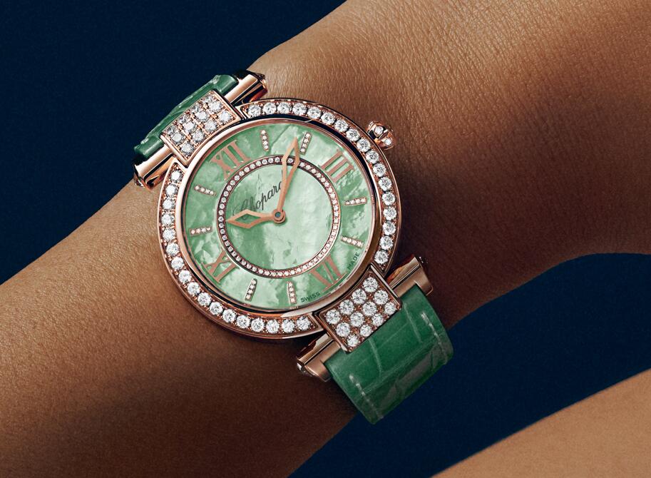 Online fake watches are decorated with showy diamonds.